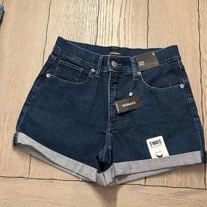Express mid rise shorts size 6